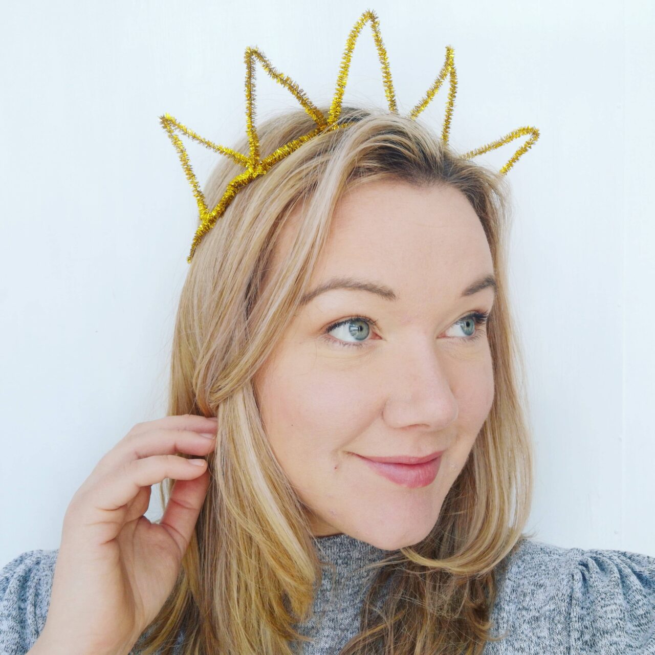 Tinsel Pipe Cleaner Crowns * Marvellous Mrs P - Lifestyle, Vintage ...